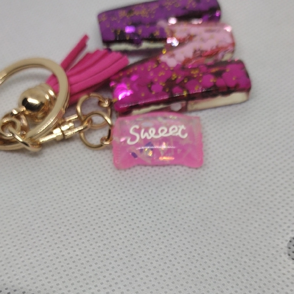 Elegant Pink & Gold Glitter Monogram ‘M’ Keychain – Personalized Sparkle - Picture 3 of 3
